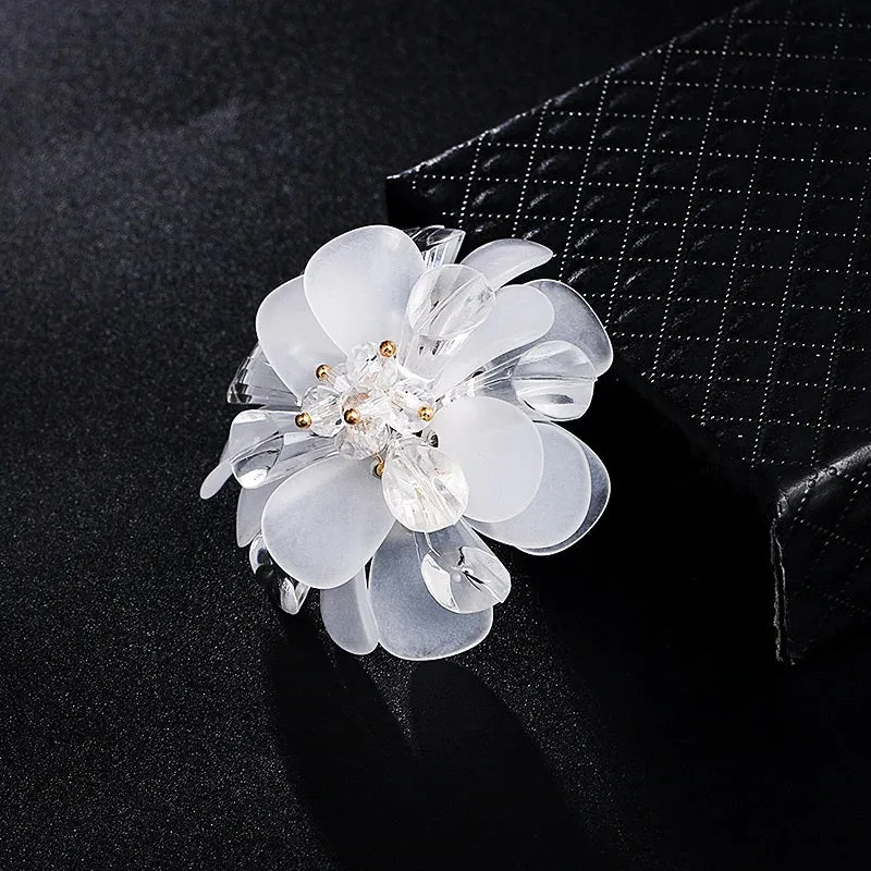 White Flower Petal Bridal Brooch, Wedding Flowerhead Round Broach, Mother of Bride Floral Clear Brooch